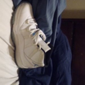 Air Jordan 11s Legend blues